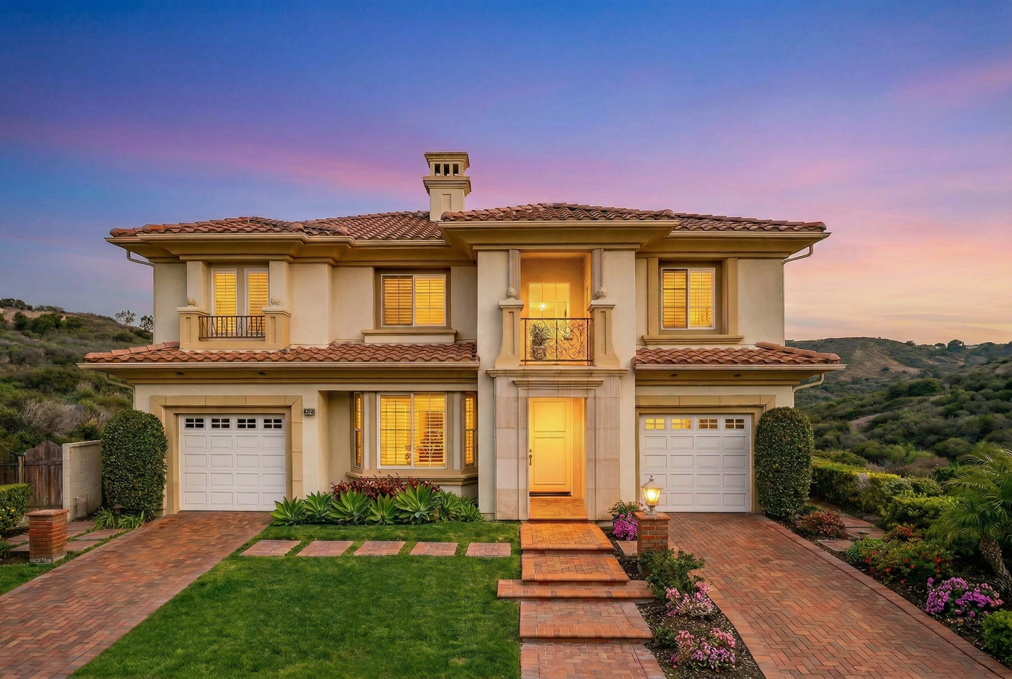 Luxury listing photography Southern California twilight exterior by Marc Weisberg